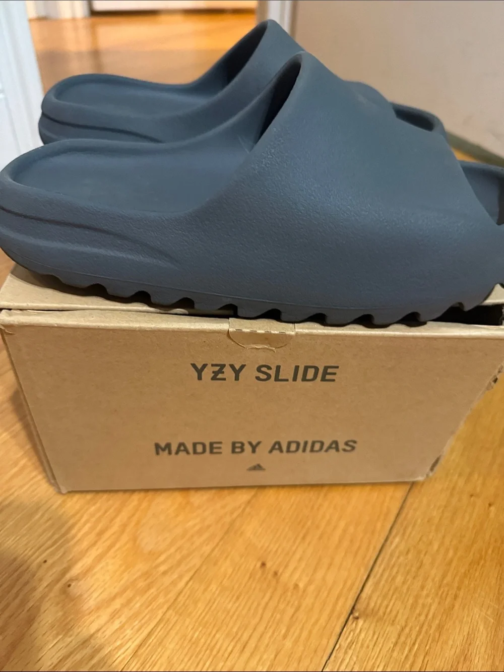 adidas Originals YZY Slide in Gray size 9 with original box